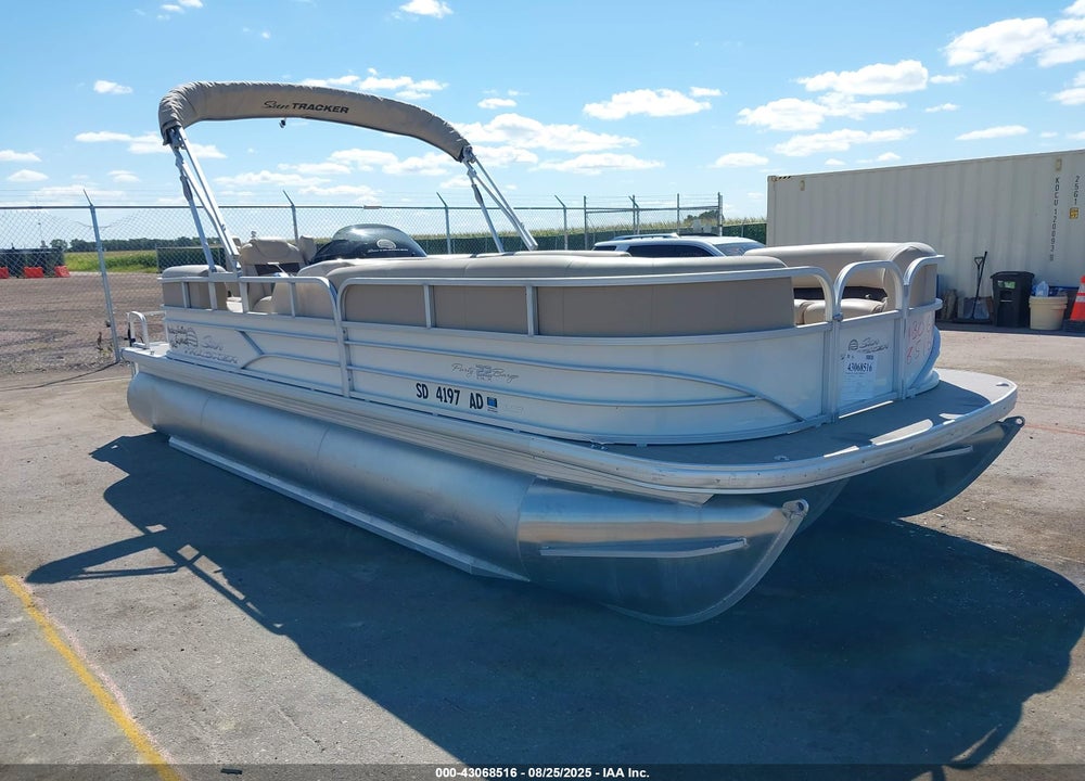 2017 SUNTRACKER OTHER VIN: BUJ12180A717