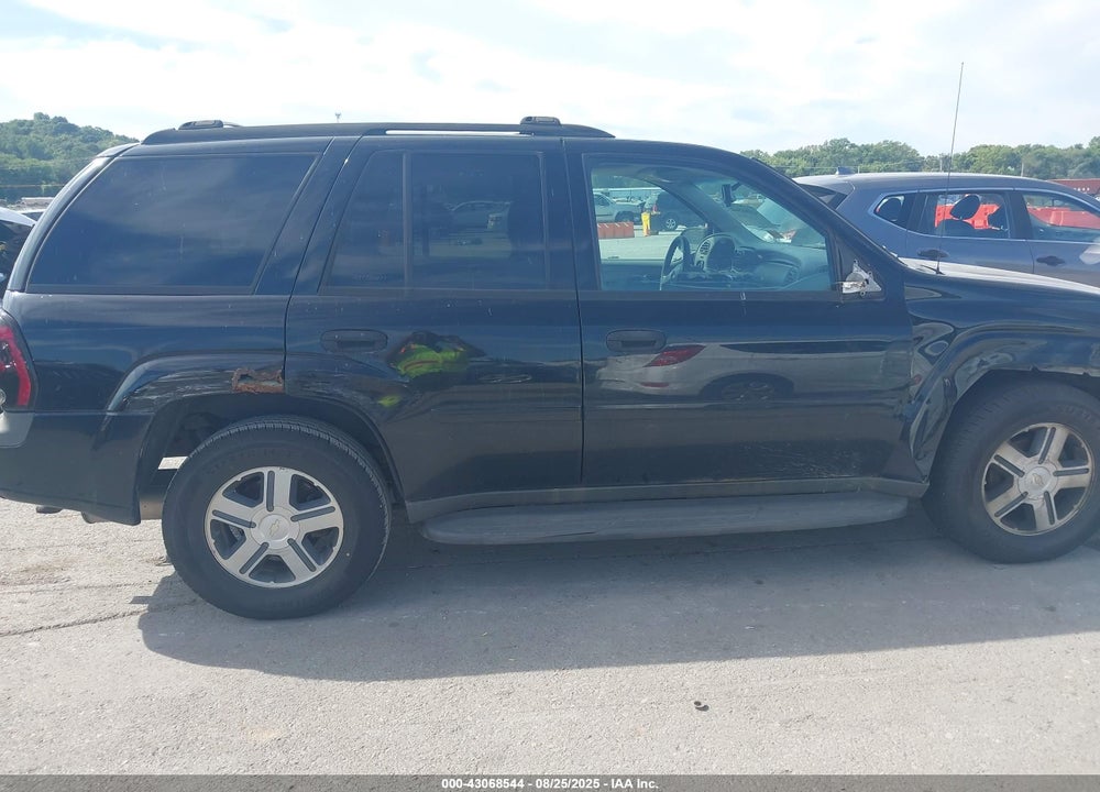 2007 CHEVROLET TRAILBLAZER LS VIN: 1GNDT13S372180348