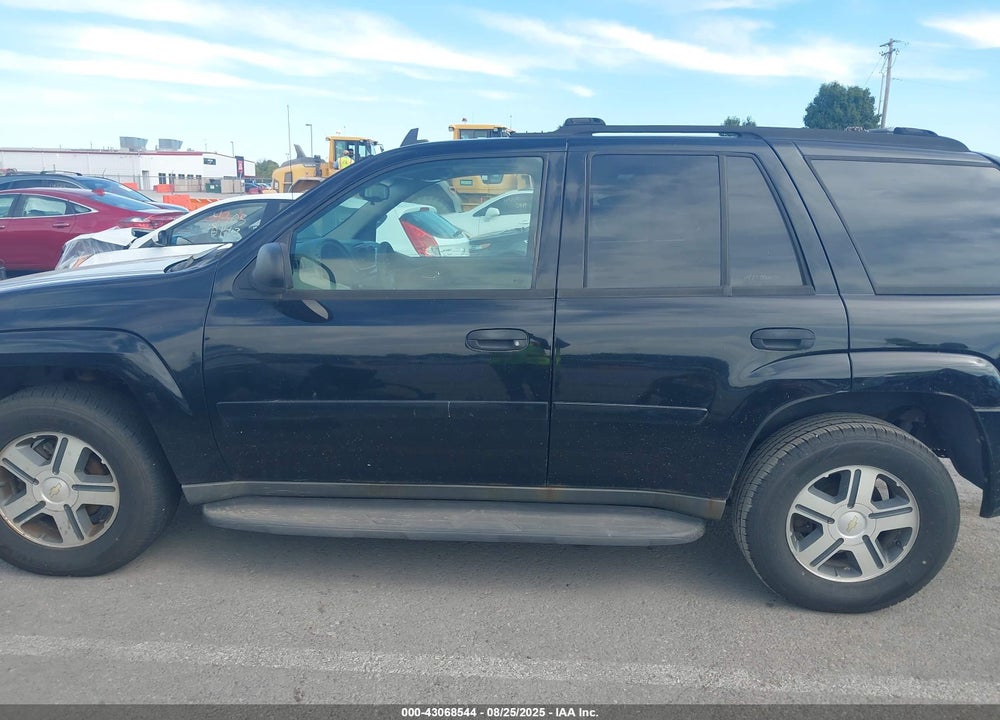 2007 CHEVROLET TRAILBLAZER LS VIN: 1GNDT13S372180348