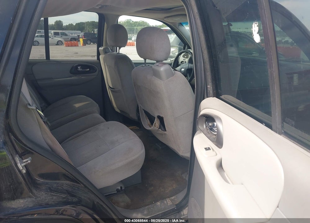 2007 CHEVROLET TRAILBLAZER LS VIN: 1GNDT13S372180348