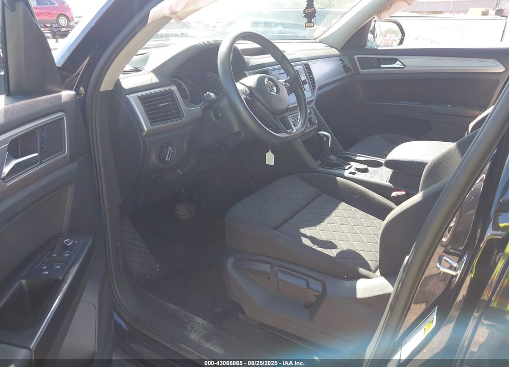 2019 VOLKSWAGEN ATLAS VIN: 1V2GR2CA9KC592695