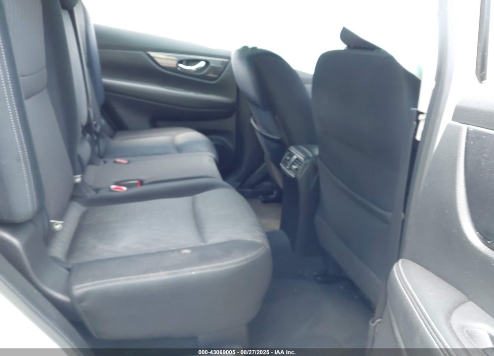 2017 NISSAN ROGUE VIN: JN8AT2MT5HW131529