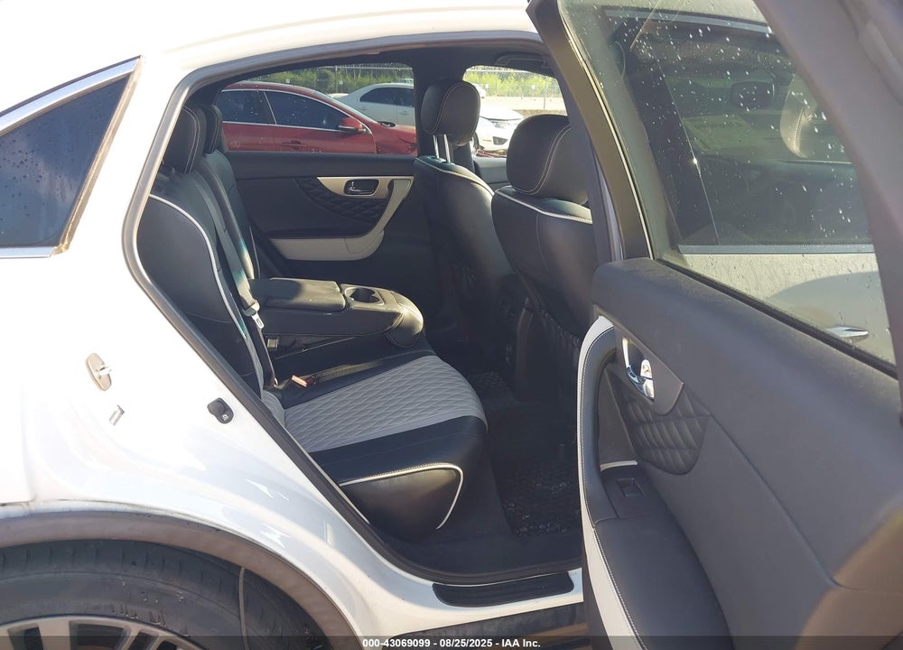 2017 INFINITI QX70 VIN: JN8CS1MU2HM143762