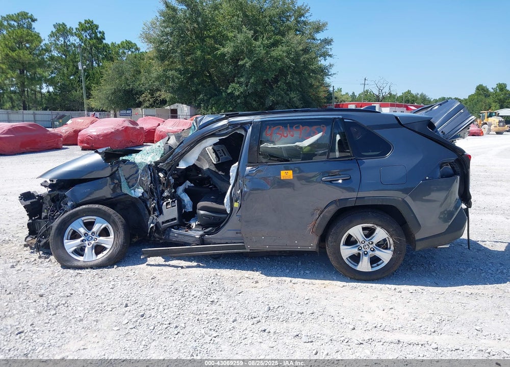 2021 TOYOTA RAV4 XLE VIN: JTMW1RFVXMD071655