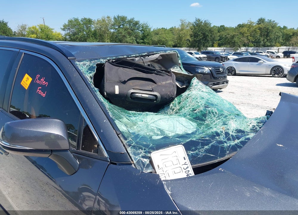 2021 TOYOTA RAV4 XLE VIN: JTMW1RFVXMD071655