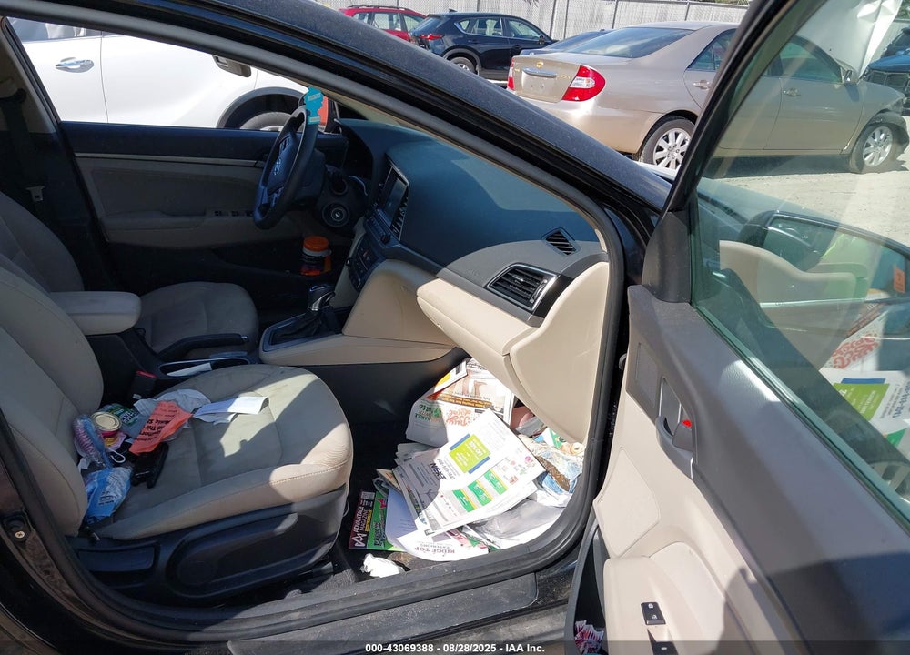 2017 HYUNDAI ELANTRA VIN: KMHD84LF7HU211407