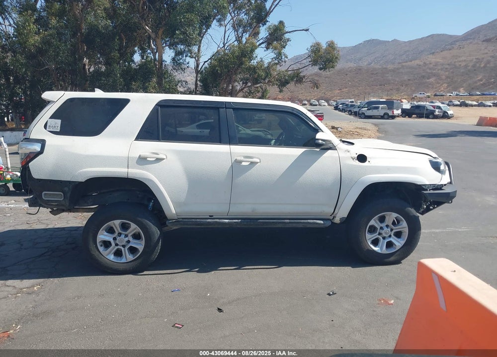 2014 TOYOTA 4RUNNER TRAIL PREMIUM VIN: JTEBU5JR0E5201930