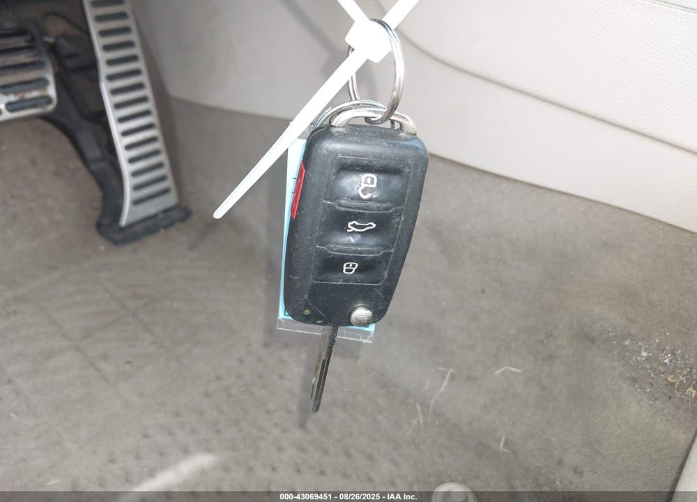 2014 VOLKSWAGEN EOS SPORT VIN: WVWBW8AH2EV006290