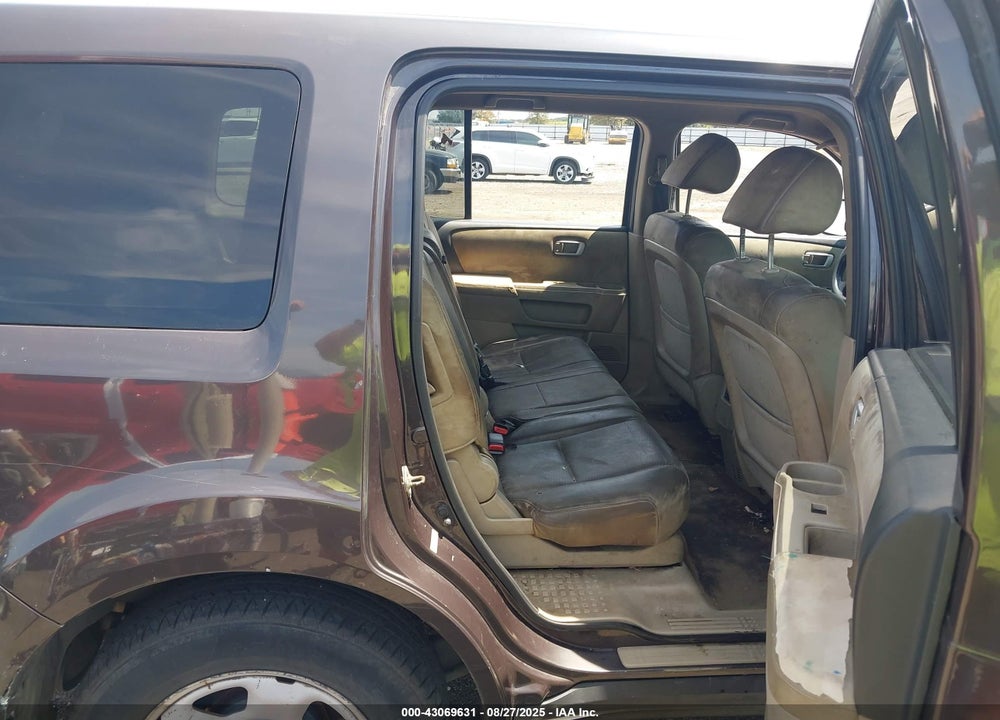 2014 HONDA PILOT VIN: 5FNYF3H25EB016146