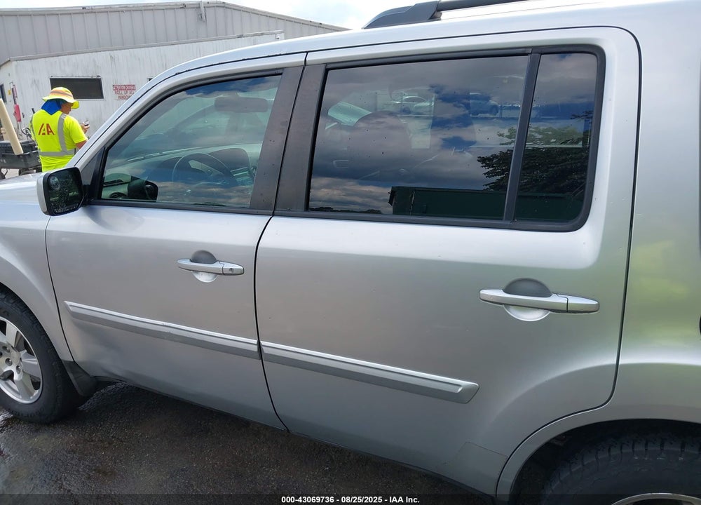 2011 HONDA PILOT VIN: 5FNYF3H50BB026511