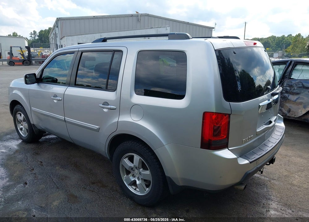 2011 HONDA PILOT VIN: 5FNYF3H50BB026511