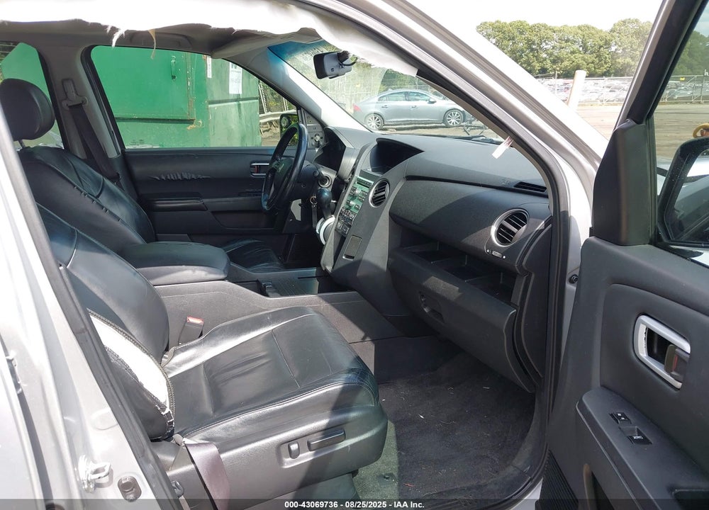 2011 HONDA PILOT VIN: 5FNYF3H50BB026511