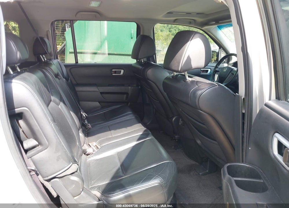 2011 HONDA PILOT VIN: 5FNYF3H50BB026511