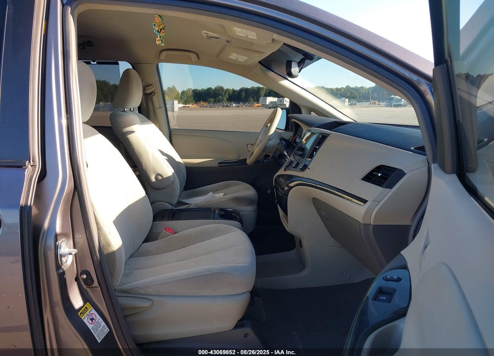 2011 TOYOTA SIENNA LE V6 VIN: 5TDKK3DC3BS116902