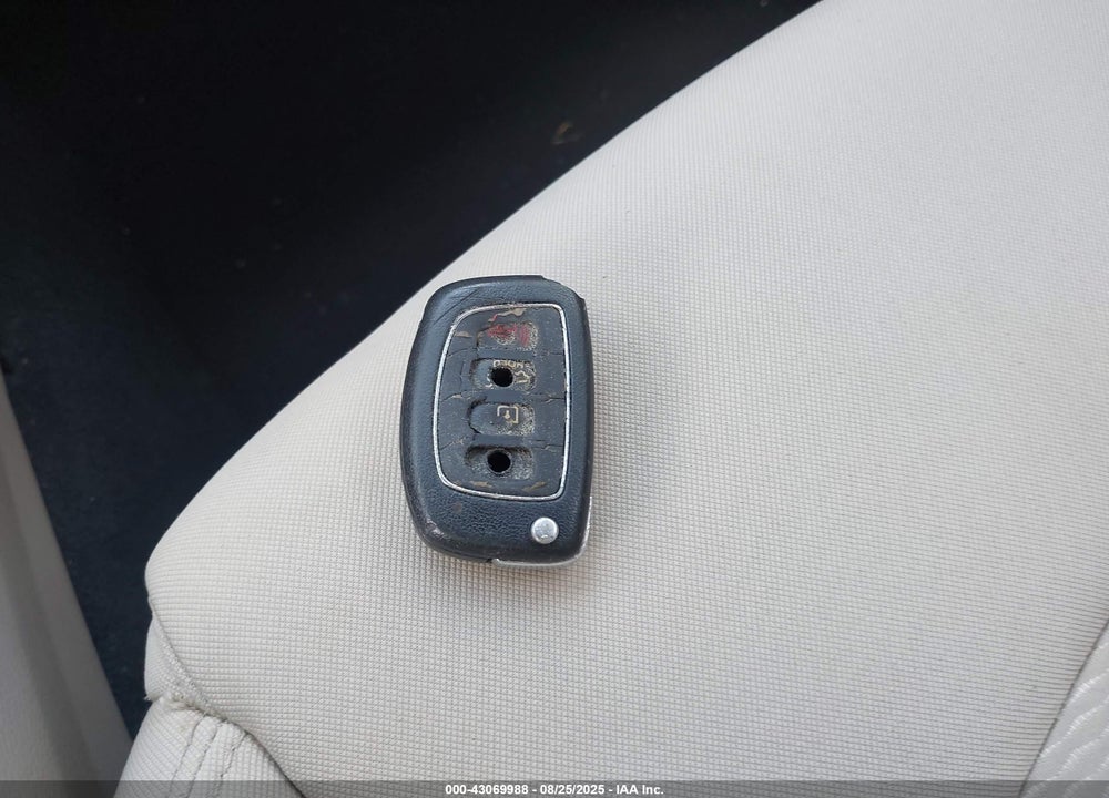 2015 HYUNDAI SONATA VIN: 5NPE24AF1FH027777