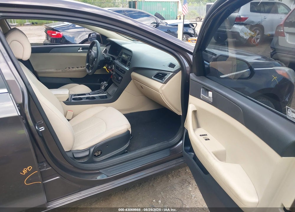 2015 HYUNDAI SONATA VIN: 5NPE24AF1FH027777