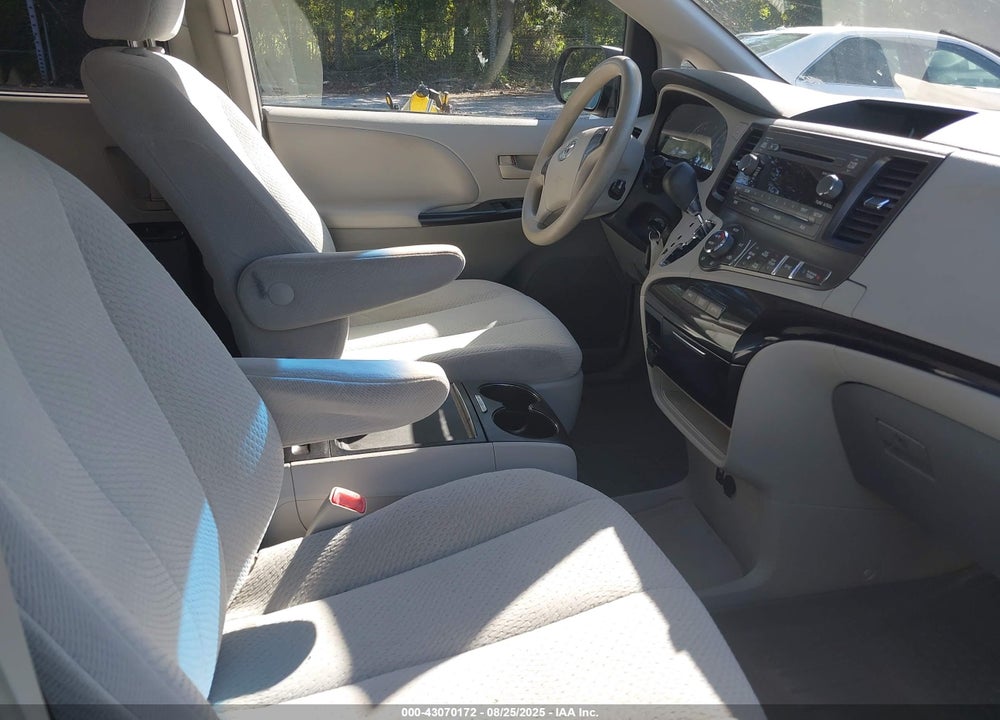 2013 TOYOTA SIENNA LE V6 8 PASSENGER VIN: 5TDKK3DC7DS311159