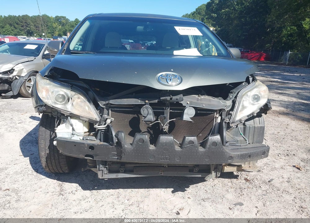 2013 TOYOTA SIENNA LE V6 8 PASSENGER VIN: 5TDKK3DC7DS311159