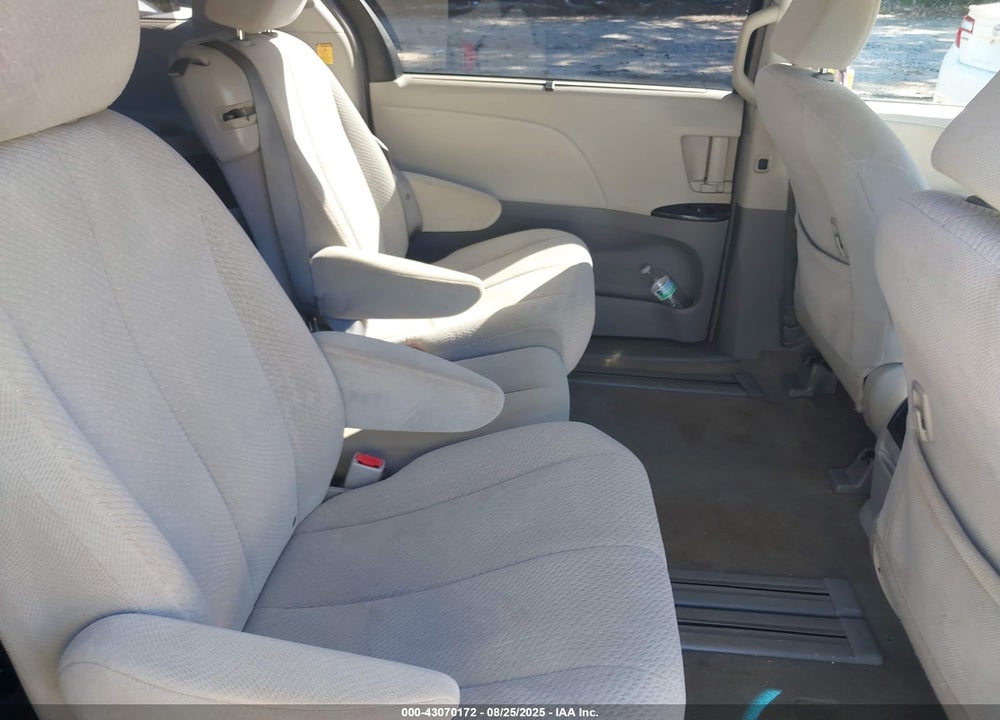 2013 TOYOTA SIENNA LE V6 8 PASSENGER VIN: 5TDKK3DC7DS311159