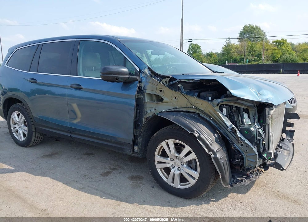 2017 HONDA PILOT VIN: 5FNYF6H17HB088432