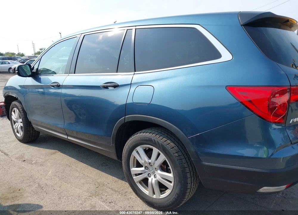 2017 HONDA PILOT VIN: 5FNYF6H17HB088432