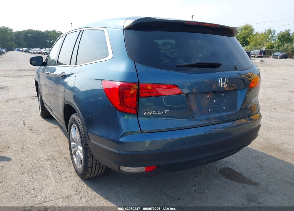 2017 HONDA PILOT VIN: 5FNYF6H17HB088432