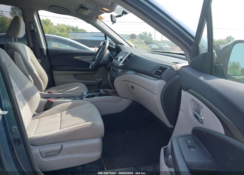 2017 HONDA PILOT VIN: 5FNYF6H17HB088432