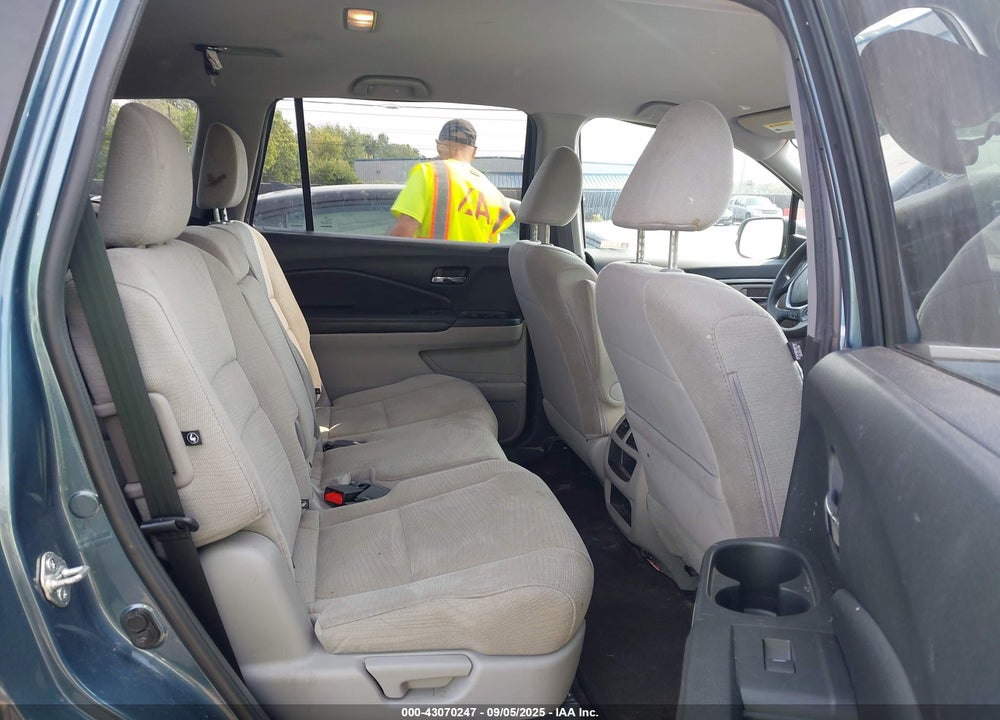 2017 HONDA PILOT VIN: 5FNYF6H17HB088432