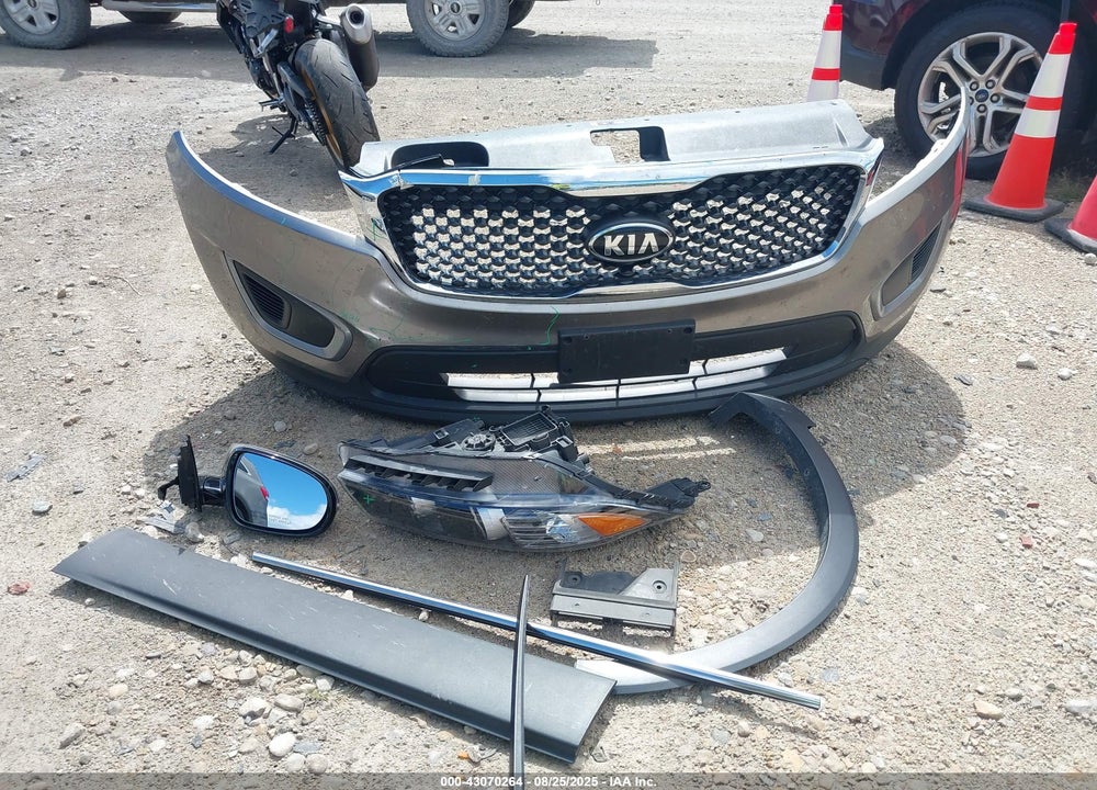 2016 KIA SORENTO 2.4L LX VIN: 5XYPGDA32GG066192
