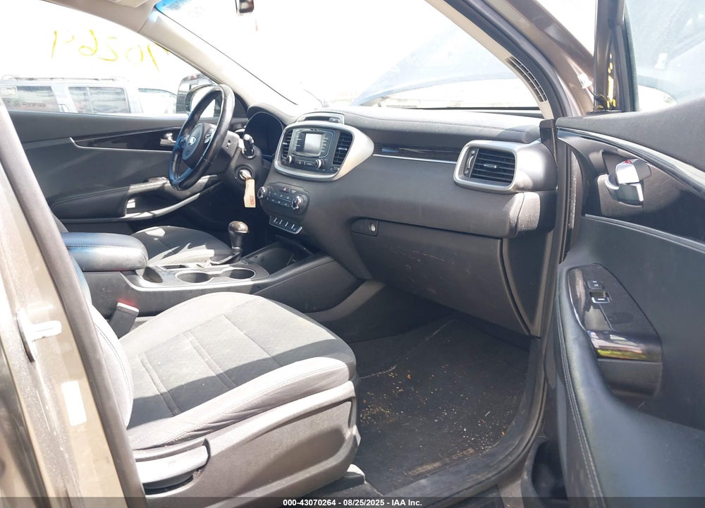 2016 KIA SORENTO 2.4L LX VIN: 5XYPGDA32GG066192