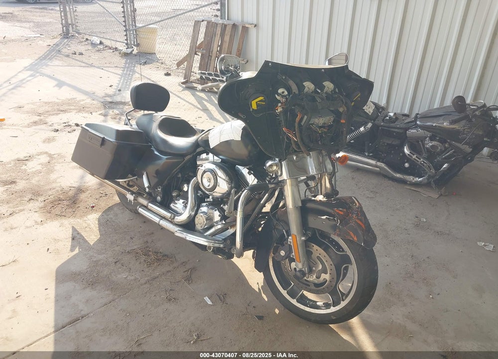 2010 HARLEY-DAVIDSON FLHX VIN: 1HD1KB412AB608247