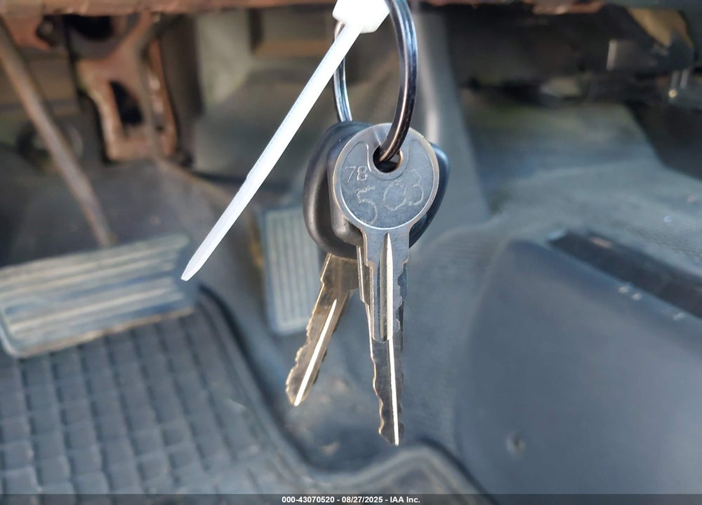 1999 CHEVROLET SILVERADO 1500 VIN: 1GCEK14W7XE186184