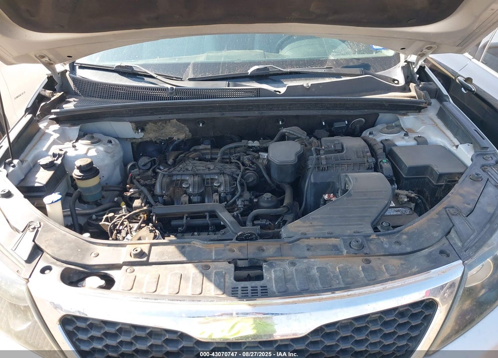 2011 KIA SORENTO VIN: 5XYKT4A25BG070047