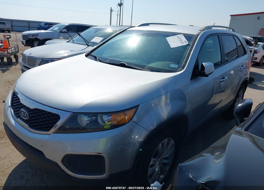 2011 KIA SORENTO VIN: 5XYKT4A25BG070047
