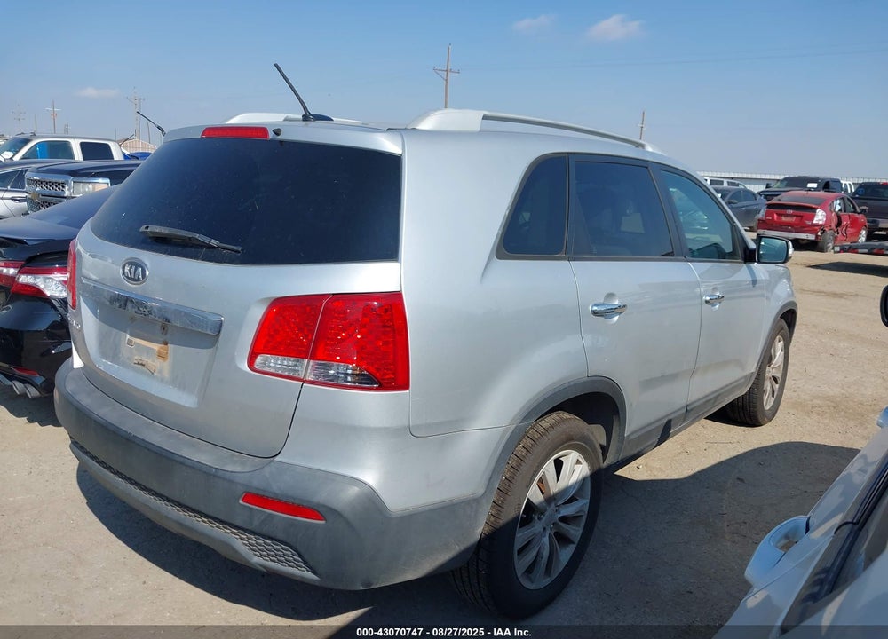 2011 KIA SORENTO VIN: 5XYKT4A25BG070047