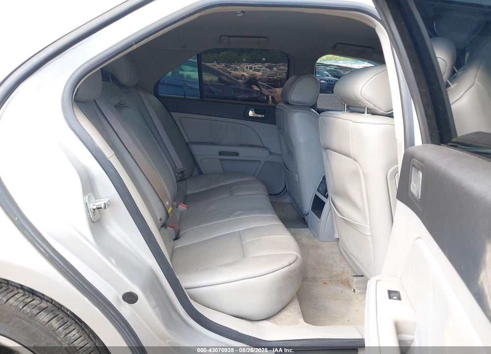 2005 CADILLAC STS V8 VIN: 1G6DC67A150133208