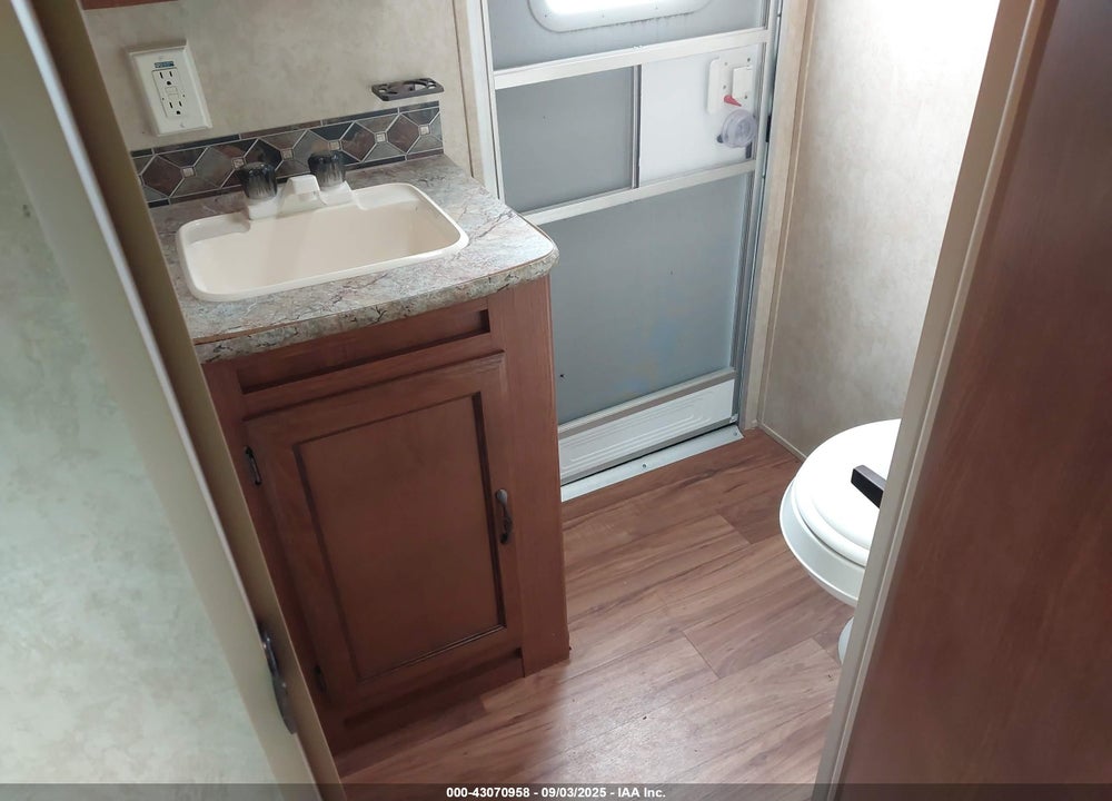2014 FOREST RIVER WILDWOOD 33BHOK VIN: 4X4FWDJ21EA251606