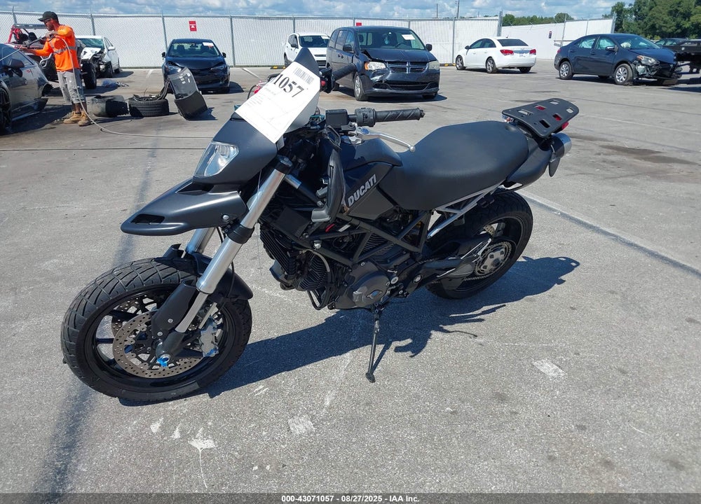 2010 DUCATI HYPERMOTARD 796 VIN: ZDM1YAAN5AB014483
