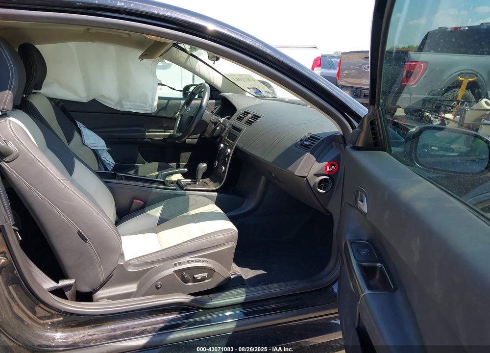 2011 VOLVO C30 VIN: YV1672MK9B2208411