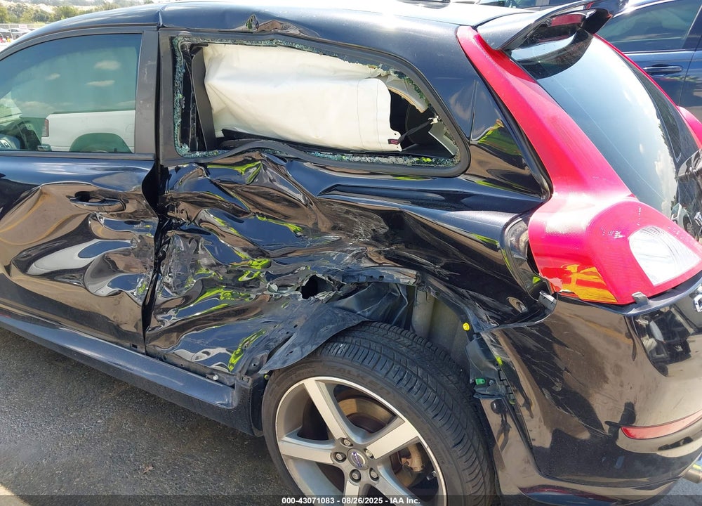 2011 VOLVO C30 VIN: YV1672MK9B2208411