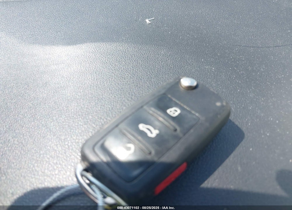 2013 VOLKSWAGEN BEETLE VIN: 3VWJX7AT9DM602106