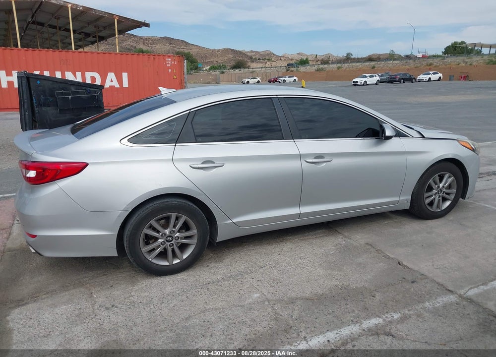 2015 HYUNDAI SONATA SE VIN: 5NPE24AF6FH256181