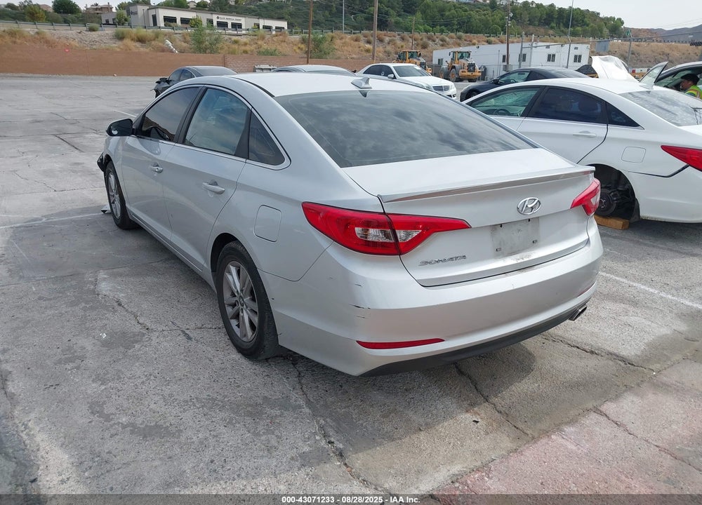 2015 HYUNDAI SONATA SE VIN: 5NPE24AF6FH256181