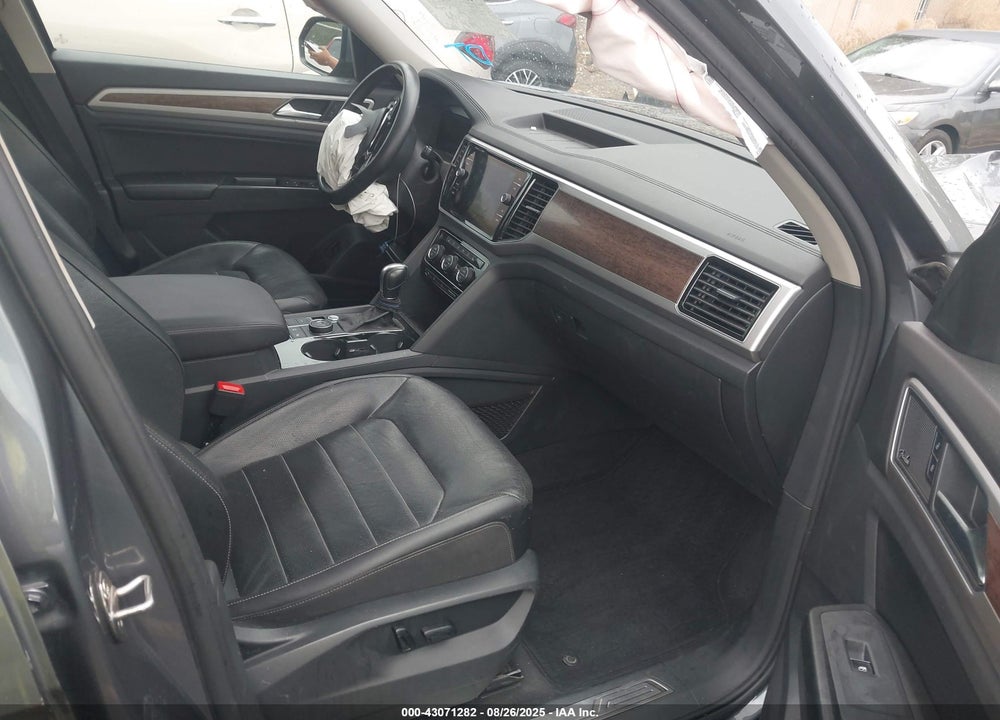 2018 VOLKSWAGEN ATLAS 3.6L V6 SEL PREMIUM VIN: 1V2NR2CAXJC587589