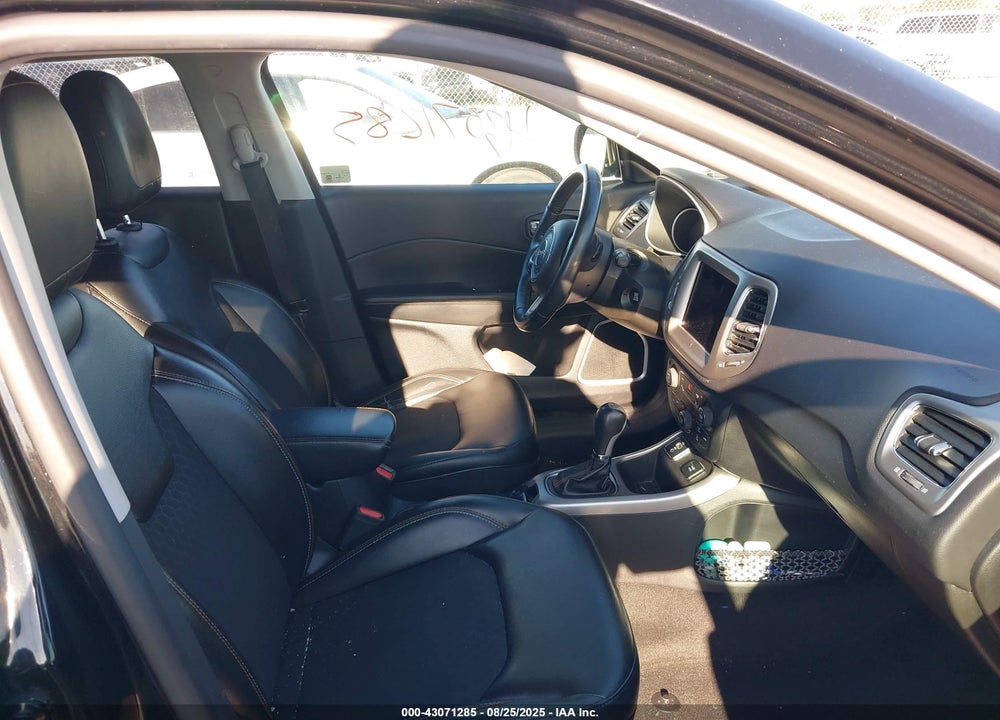 2018 JEEP COMPASS VIN: 3C4NJCBB1JT304638