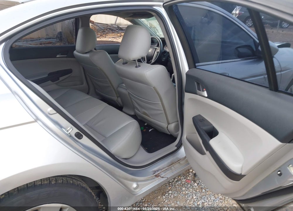2011 HONDA ACCORD 2.4 LX VIN: 1HGCP2F34BA044085