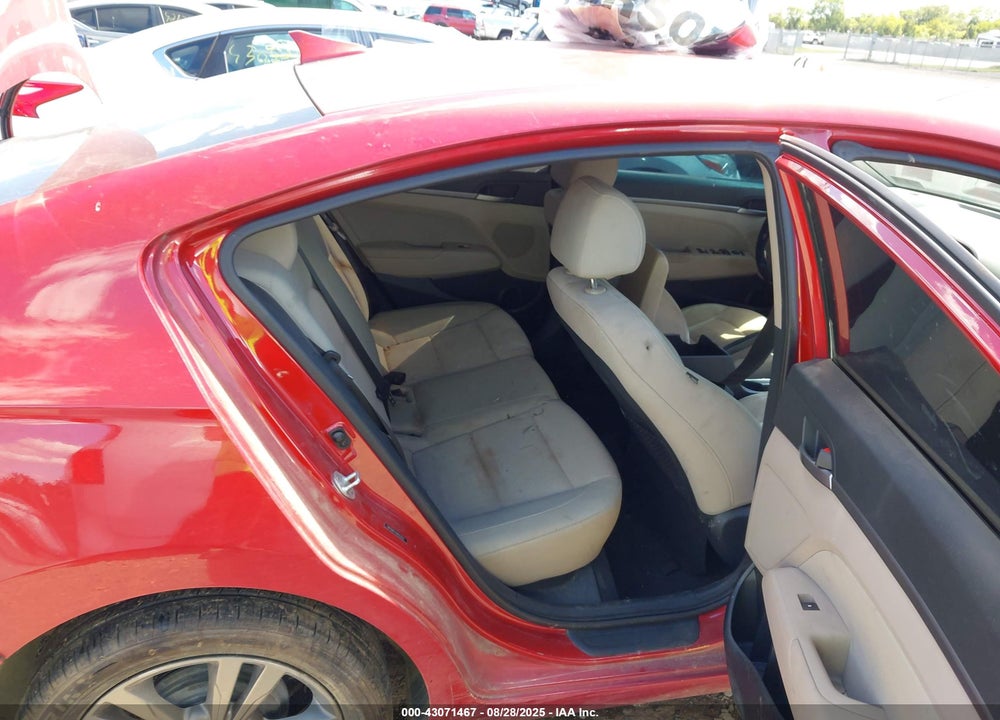 2017 HYUNDAI ELANTRA SE VIN: 5NPD84LF4HH033521
