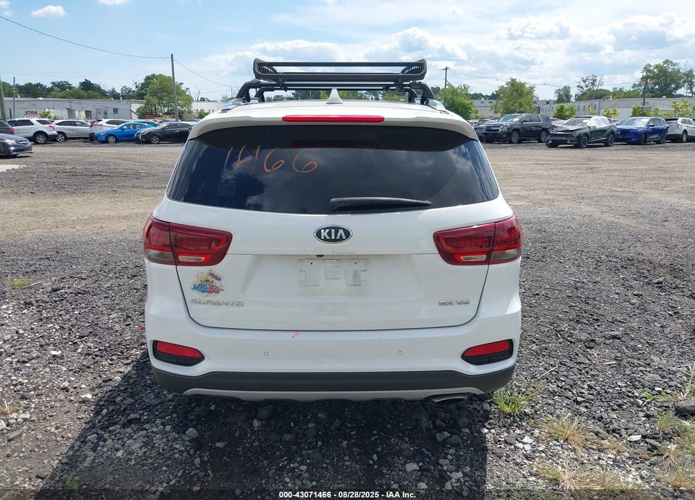 2019 KIA SORENTO 3.3L EX VIN: 5XYPHDA51KG568036