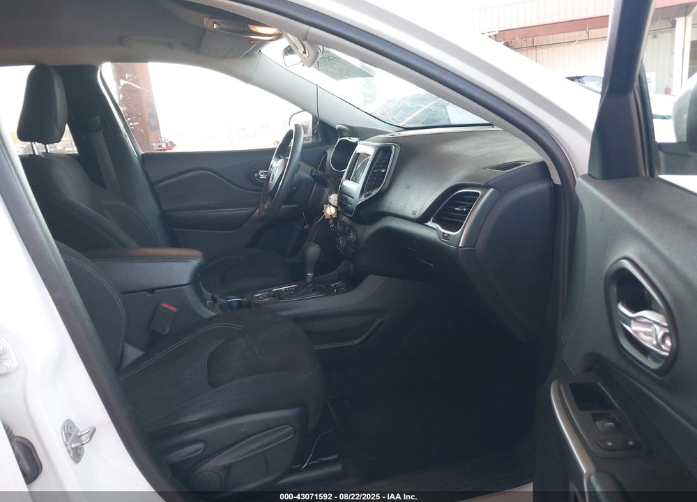 2019 JEEP CHEROKEE VIN: 1C4PJLCB0KD171658