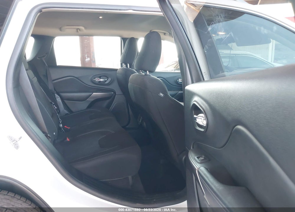 2019 JEEP CHEROKEE VIN: 1C4PJLCB0KD171658